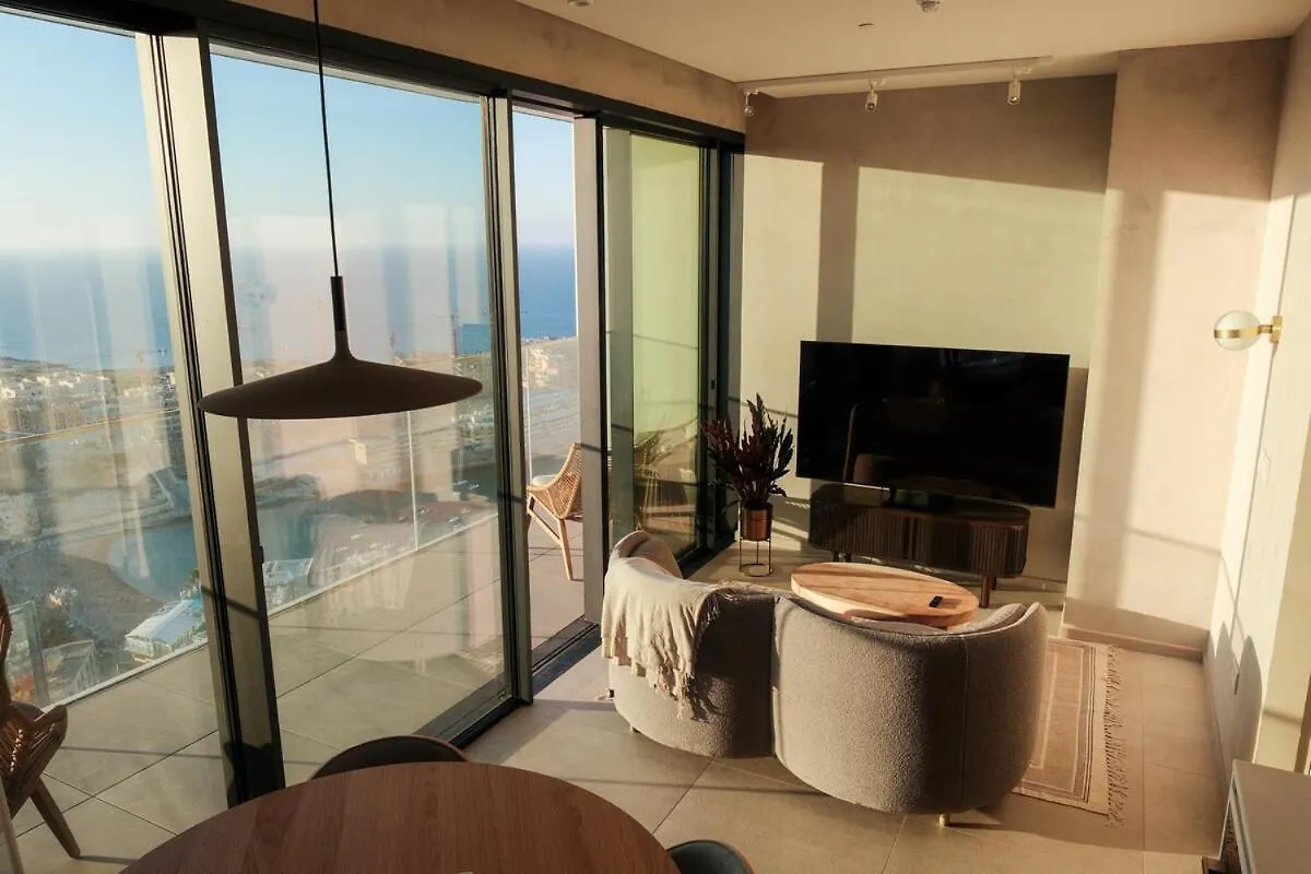 Top Floor Apartment With Roof Pool In St Julians 몰타