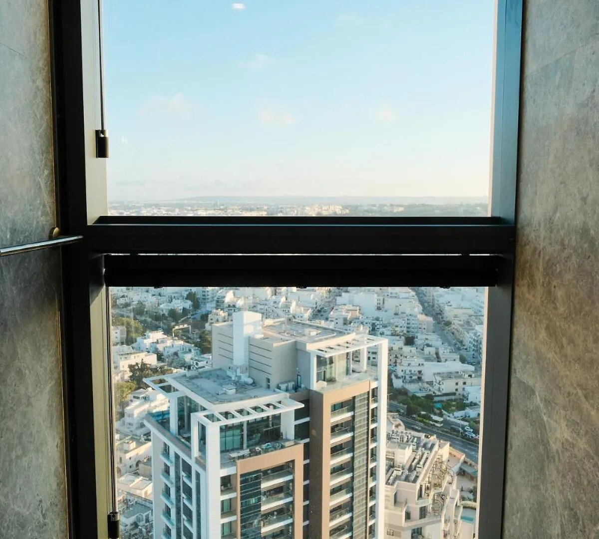 Top Floor Apartment With Roof Pool In St Julians 몰타